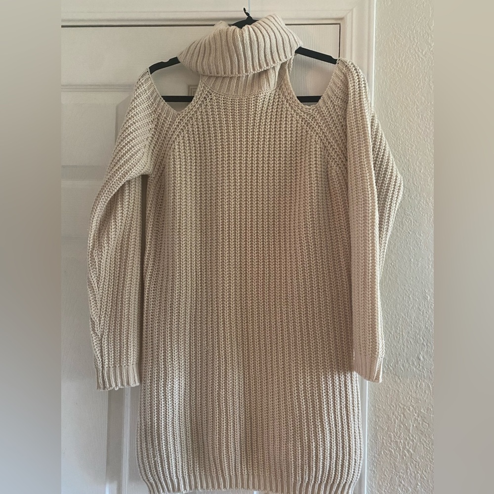 Elan cold shoulder sweater beige
